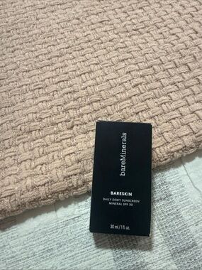 bareMinerals Bareskin daily dewy su screen 30ml NEW